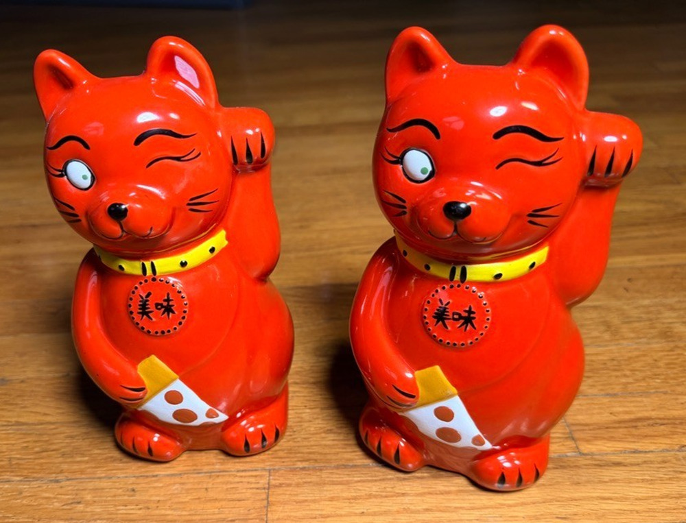 Fong's Pizza Ceramic Lucky Cat Holders Pair Des Moines Ankeny Cedar Rapids Red
